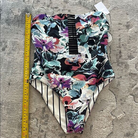 Reversible Black and Purple One Piece Swimwear - Picture 9 of 10